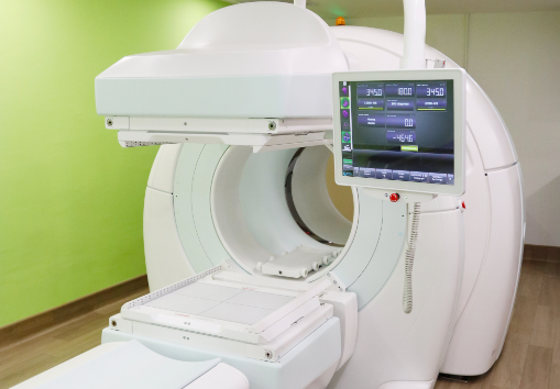 Single-photon emission computed tomography/positron emission tomography/computed tomography (SPECT/PET/CT) Machine